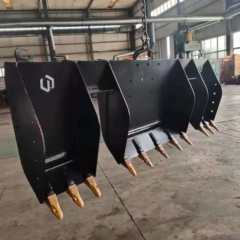What sizes and capacities are available for dustpan buckets?